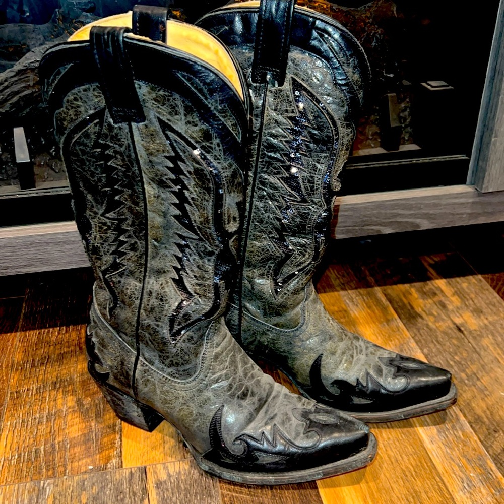 Black Corral women’s snip toe boots size 8M